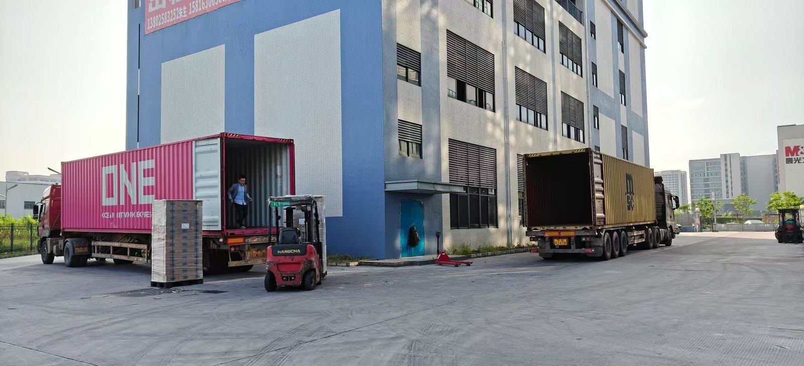 XIYONG PACK factory export loading dock with container trucks