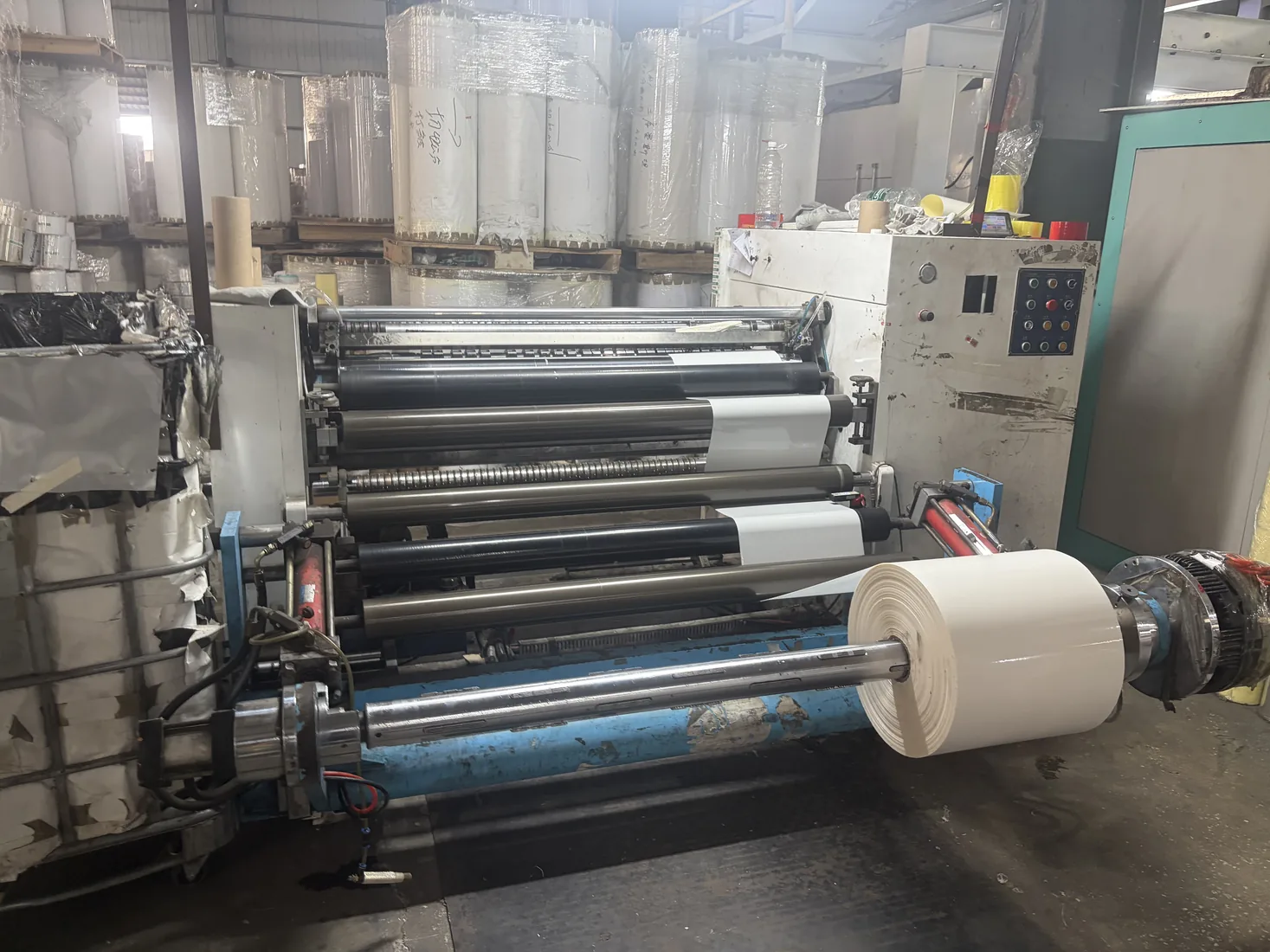 Roll processing equipment used for coating inspection or winding checks
